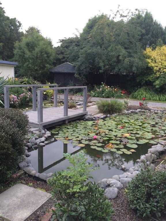 Water Lily Garden Bed & Breakfast Christchurch Bagian luar foto