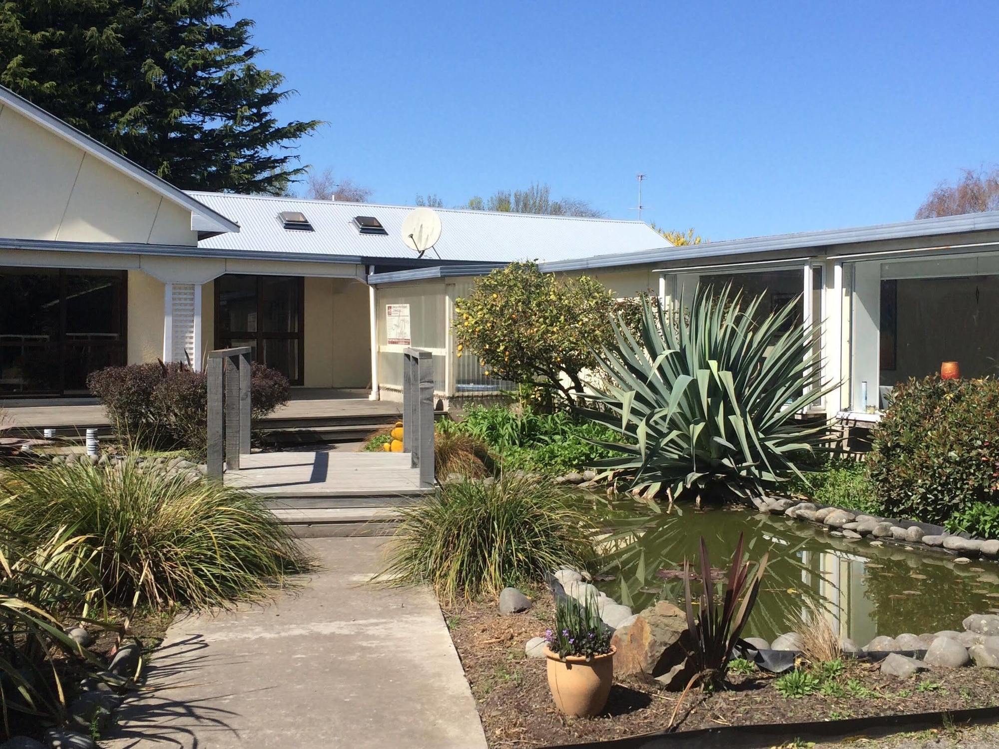 Water Lily Garden Bed & Breakfast Christchurch Bagian luar foto