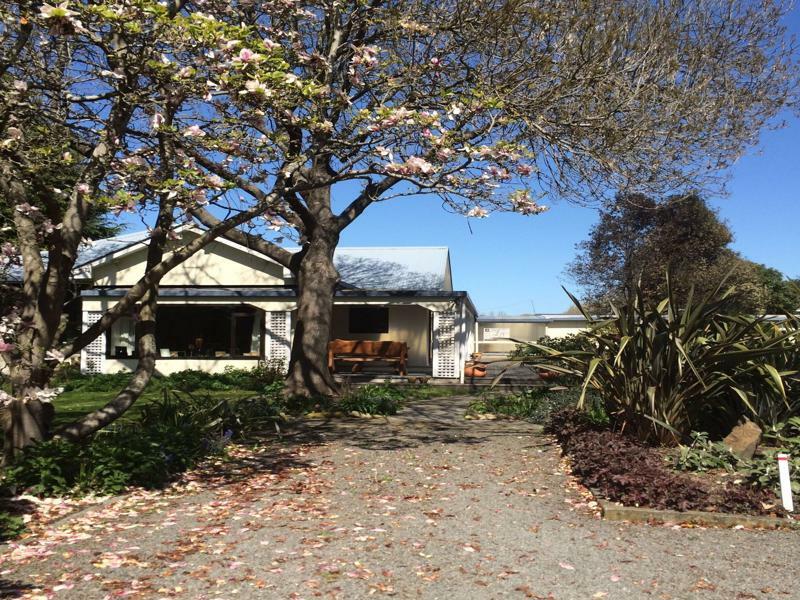 Water Lily Garden Bed & Breakfast Christchurch Bagian luar foto